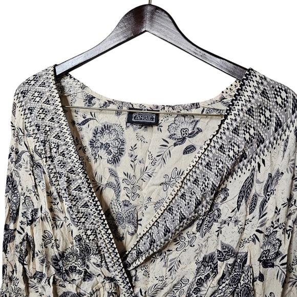 Buckle Angie Medium Women’s Blouse Flowy Sleeves Neutral Print Shirt - Picture 2 of 4